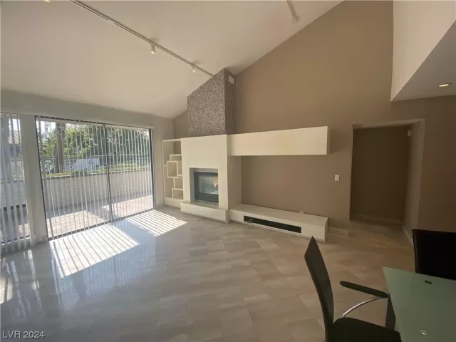 MLS: 2562504 Condo For Sale