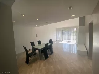 Photo #1: 2562504 Listing 