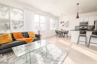 Photo #1: 2562545 Listing