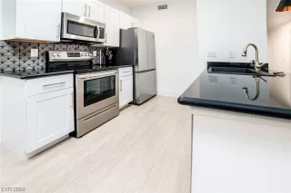 Photo #5: 2562545 Listing