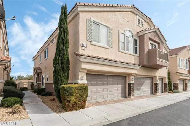 MLS: 2562567 Condo For Sale