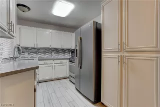 Photo #2: 2562587 Listing