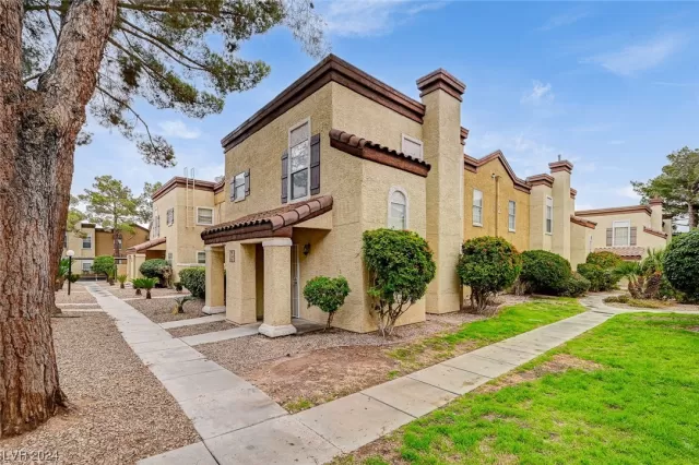 MLS: 2562593 Condo For Sale