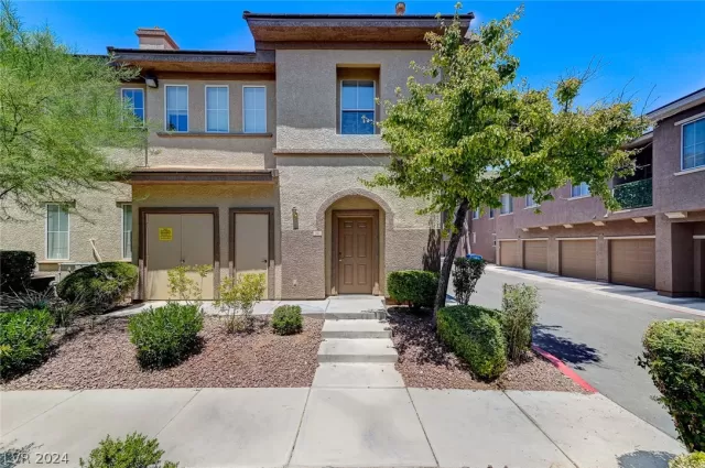 MLS: 2562610 Condo For Sale