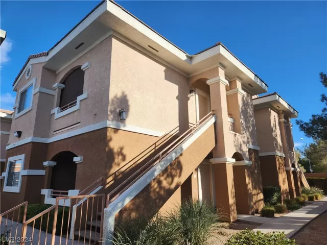 MLS: 2562645 Condo For Sale