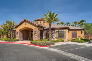 Photo #2: 2562669 Listing