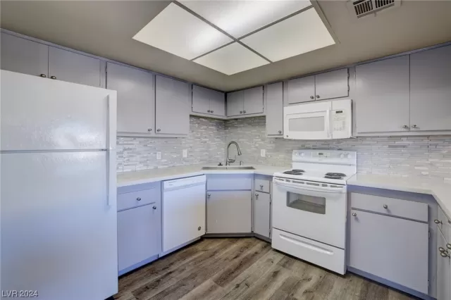 MLS: 2562674 Condo For Sale