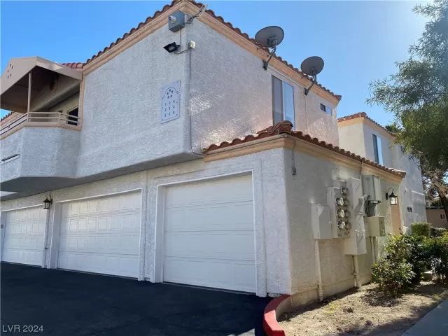 MLS: 2562675 Condo For Sale