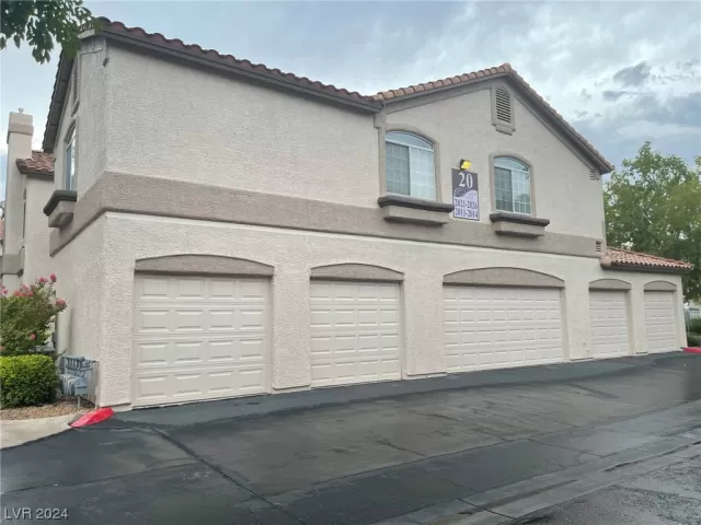 MLS: 2562683 Condo For Sale