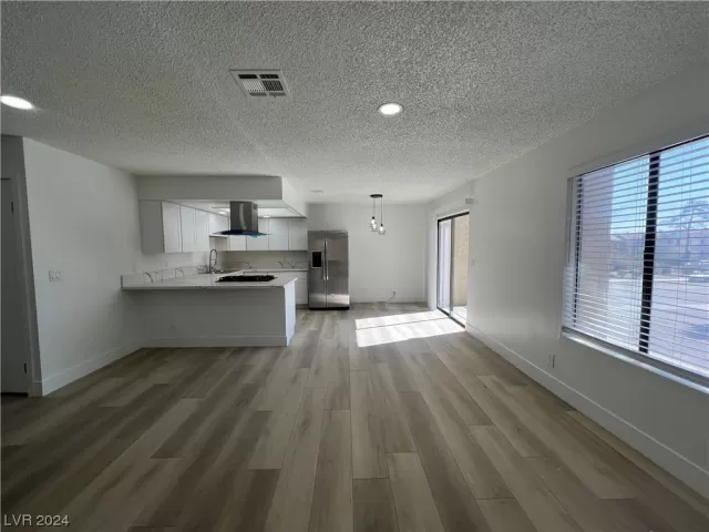 MLS: 2562695 Condo For Sale