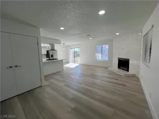 Photo #1: 2562695 Listing 