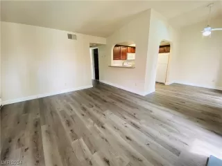 Photo #1: 2562697 Listing