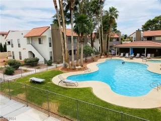 Photo #5: 2562697 Listing