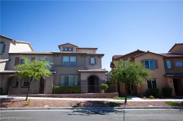 MLS: 2562710 Condo For Sale