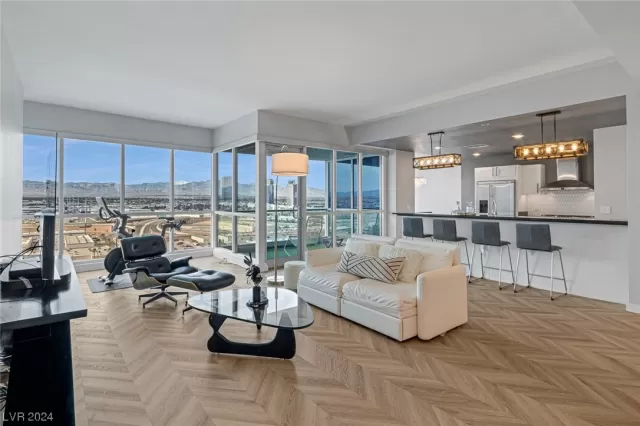 MLS: 2562732 Condo For Sale