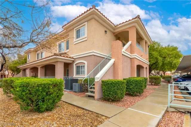 MLS: 2562748 Condo For Sale