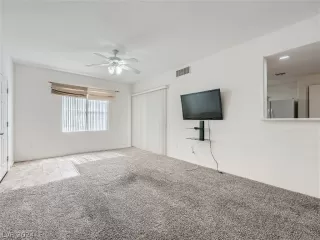 Photo #3: 2562762 Listing