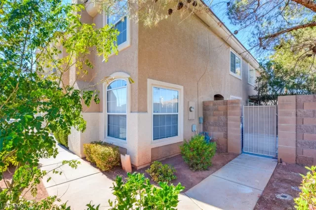 MLS: 2562822 Condo For Sale