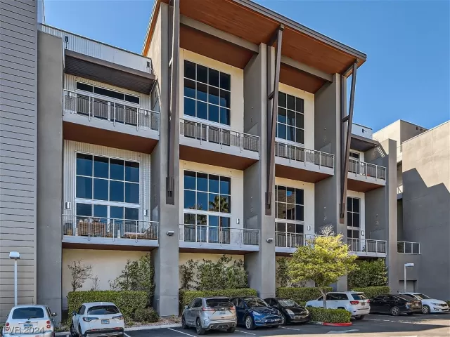 MLS: 2562851 Condo For Sale