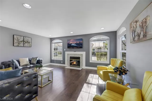 MLS: 2562873 Condo For Sale