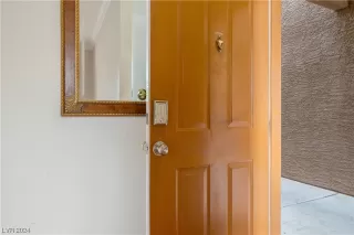 Photo #4: 2562902 Listing