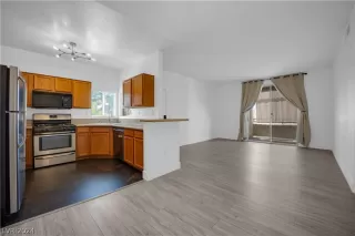 Photo #5: 2562922 Listing 