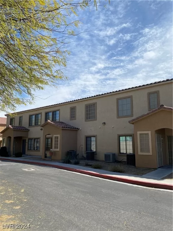 MLS: 2562958 Condo For Sale