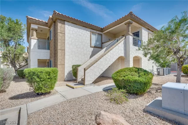 MLS: 2562990 Condo For Sale