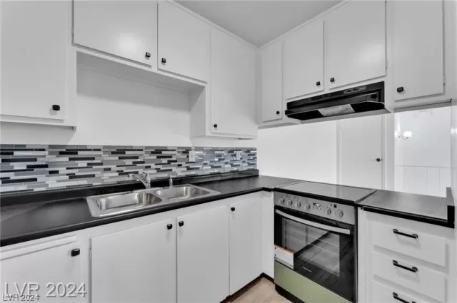 MLS: 2563013 Condo For Sale