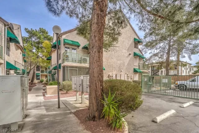 MLS: 2563038 Condo For Sale