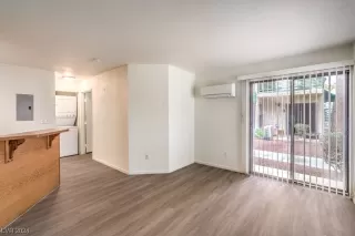 Photo #5: 2563038 Listing