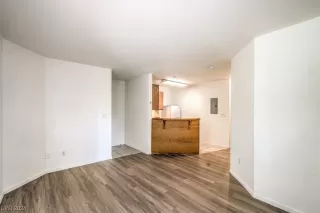 Photo #6: 2563038 Listing