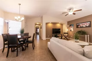 Photo #5: 2563060 Listing