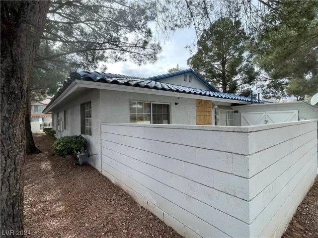 MLS: 2563073 Condo For Sale