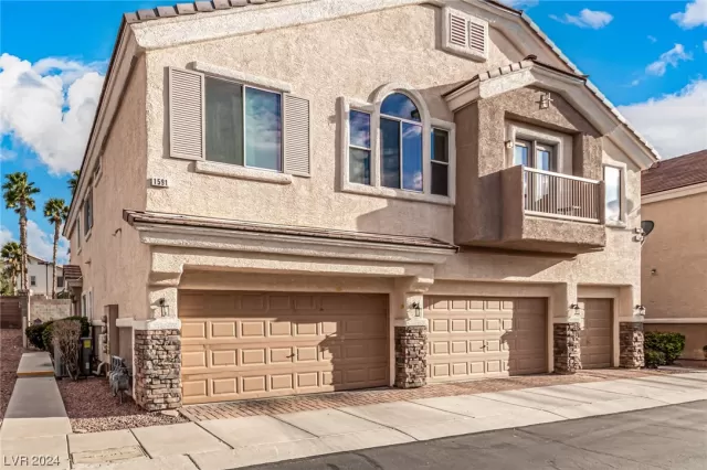 MLS: 2563083 Condo For Sale