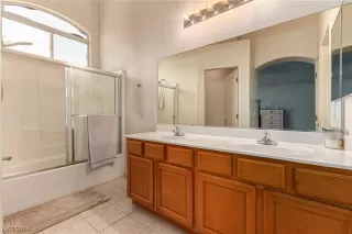 Photo #5: 2563083 Listing