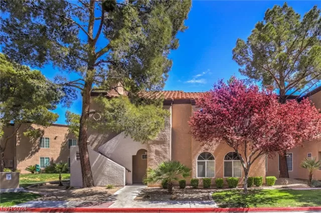 MLS: 2563116 Condo For Sale