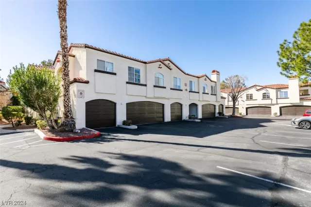 MLS: 2563117 Condo For Sale