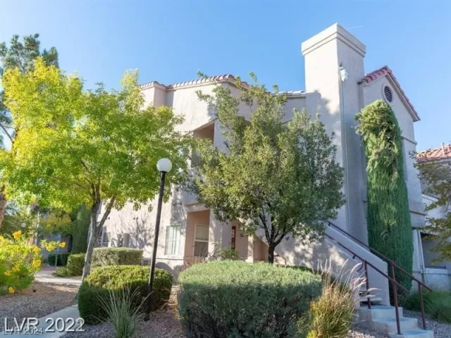 MLS: 2563256 Condo For Sale