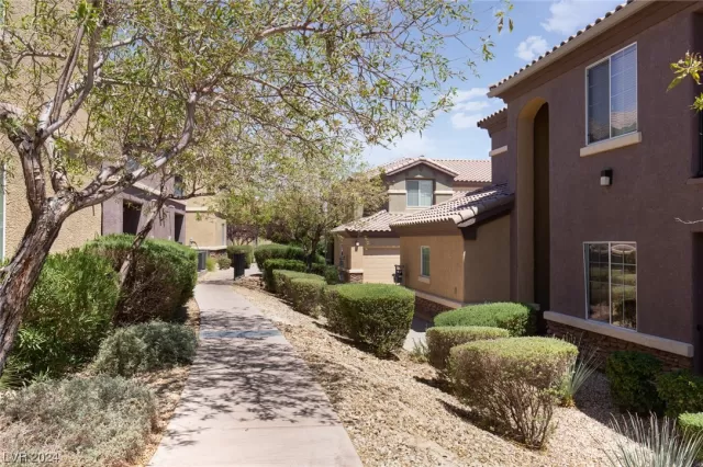 MLS: 2563305 Condo For Sale