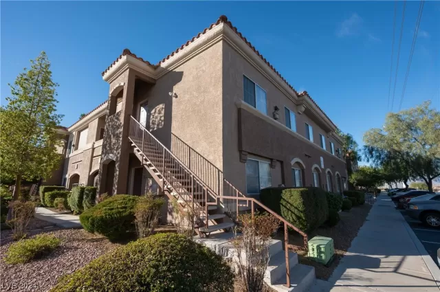 MLS: 2563318 Condo For Sale