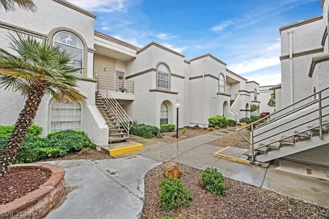 MLS: 2563326 Condo For Sale