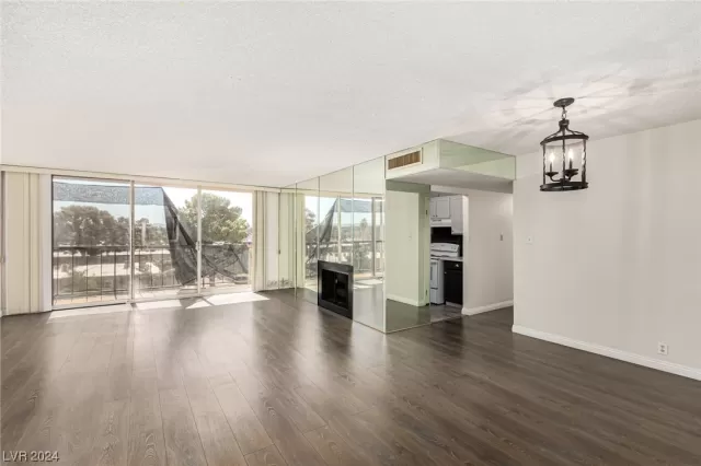 MLS: 2563344 Condo For Sale