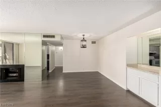 Photo #2: 2563344 Listing