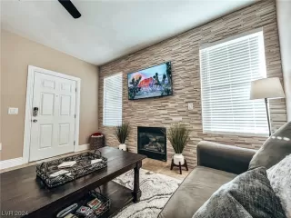 Photo #2: 2563356 Listing