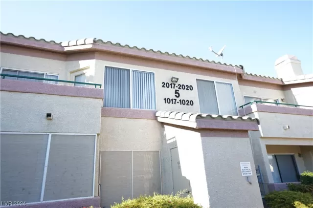 MLS: 2563390 Condo For Sale