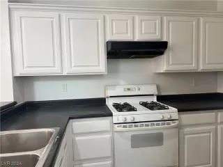 Photo #3: 2563401 Listing 