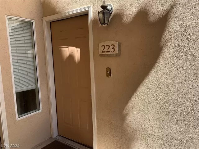 MLS: 2563422 Condo For Sale