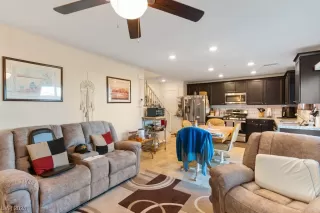 Photo #6: 2563433 Listing