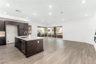 Photo #3: 2563490 Listing